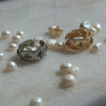 Beautiful Clover Ring in gold and silver with zirconia stones, adjustable fit, elegant design.