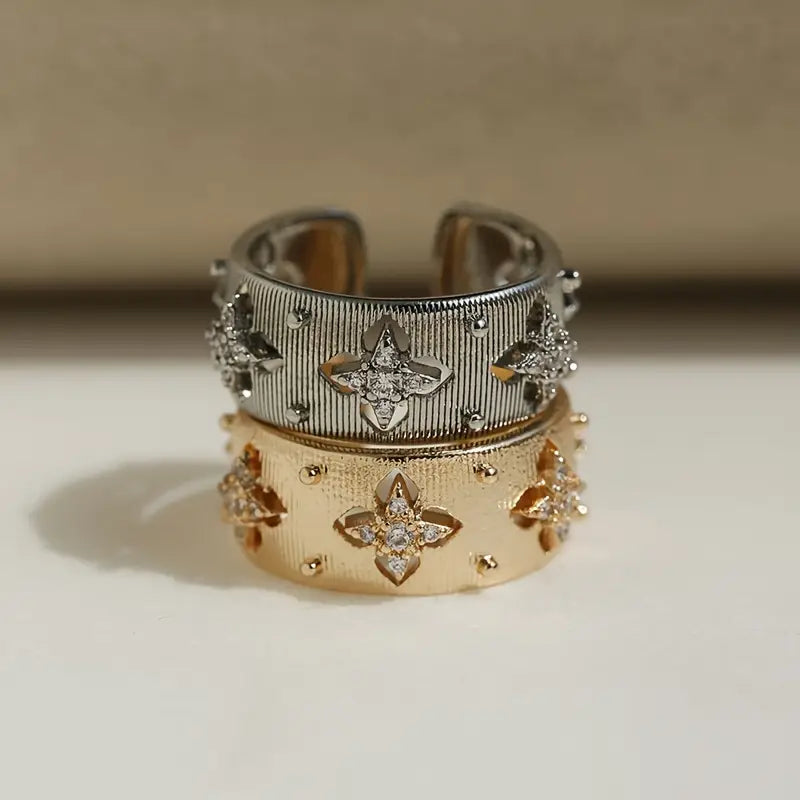 Beautiful Clover Ring in gold and silver with zirconia stones, adjustable fit.
